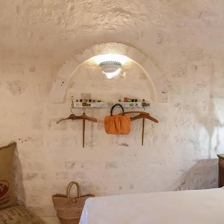 Trulli Almaviva Con Piscina A Sfioro * Cisternino