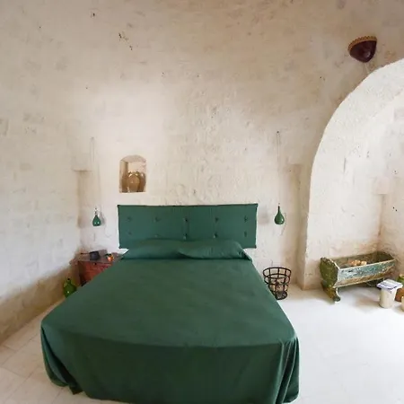 Trulli Almaviva Con Piscina A Sfioro *