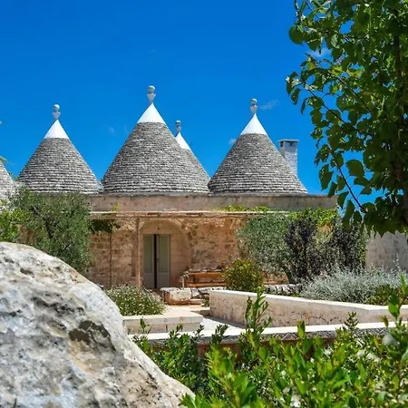 Trulli Almaviva Con Piscina A Sfioro