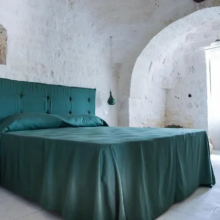 Trulli Almaviva Con Piscina A Sfioro