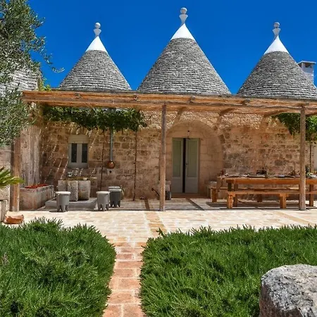Trulli Almaviva Con Piscina A Sfioro *