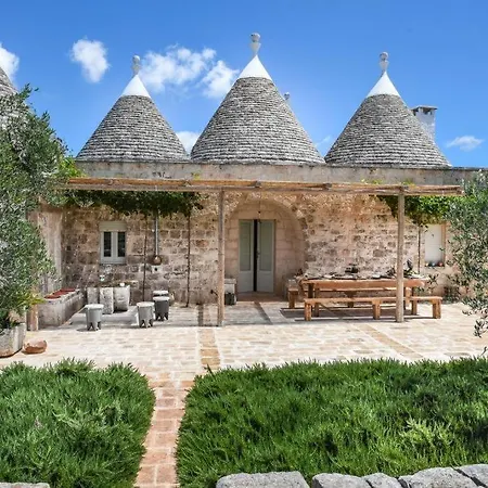 Trulli Almaviva Con Piscina A Sfioro *