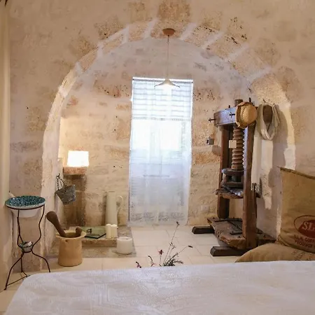 Trulli Almaviva Con Piscina A Sfioro
