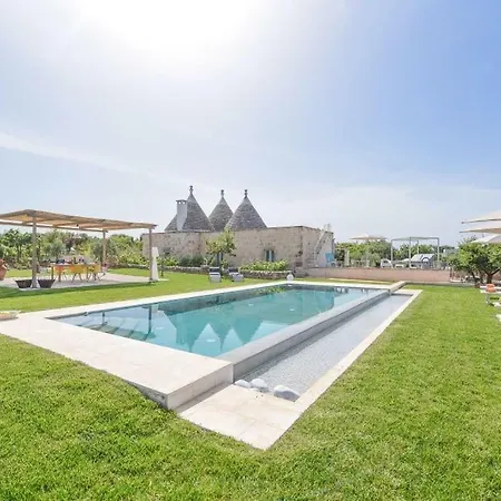 Trulli Almaviva Con Piscina A Sfioro Cisternino
