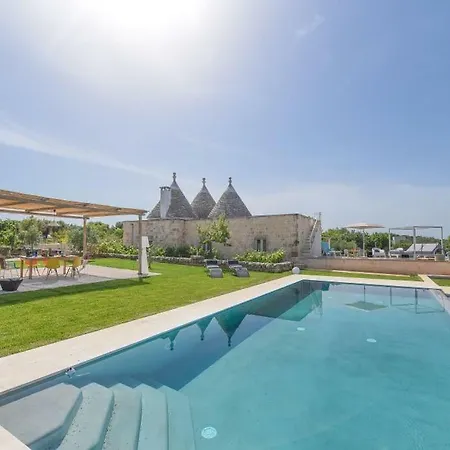 Trulli Almaviva Con Piscina A Sfioro Cisternino
