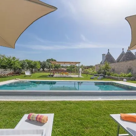 Trulli Almaviva Con Piscina A Sfioro Cisternino
