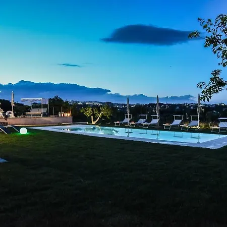 Trulli Almaviva Con Piscina A Sfioro *