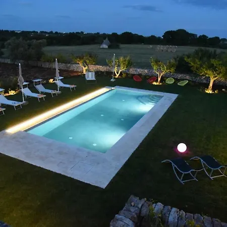 Trulli Almaviva Con Piscina A Sfioro Cisternino