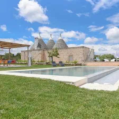 Trulli Almaviva Con Piscina A Sfioro *