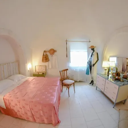 Trulli Almaviva Con Piscina A Sfioro