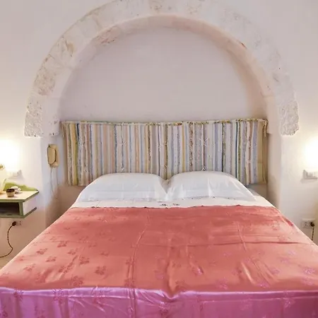 Trulli Almaviva Con Piscina A Sfioro *