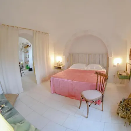 Trulli Almaviva Con Piscina A Sfioro Lägenhet