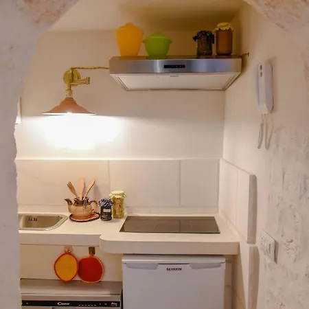 Trulli Almaviva Con Piscina A Sfioro *