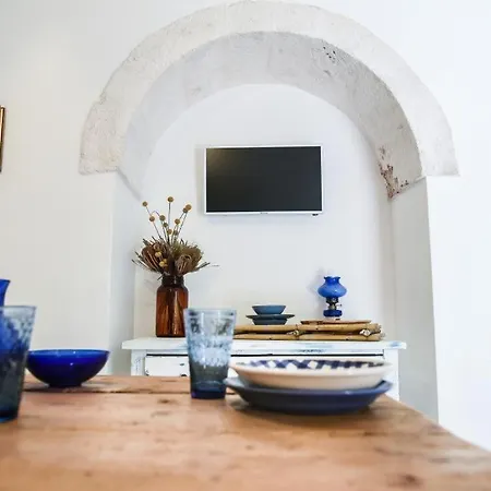 Trulli Almaviva Con Piscina A Sfioro Lägenhet *