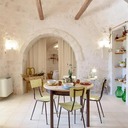 Trulli Almaviva Con Piscina A Sfioro * Cisternino